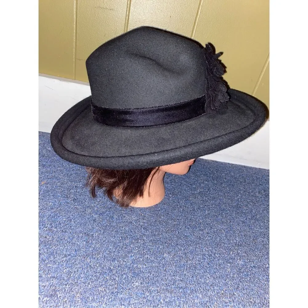 Women OS 100% wool brim hat w/satin ribbon w/  floral appliqué on front of hat